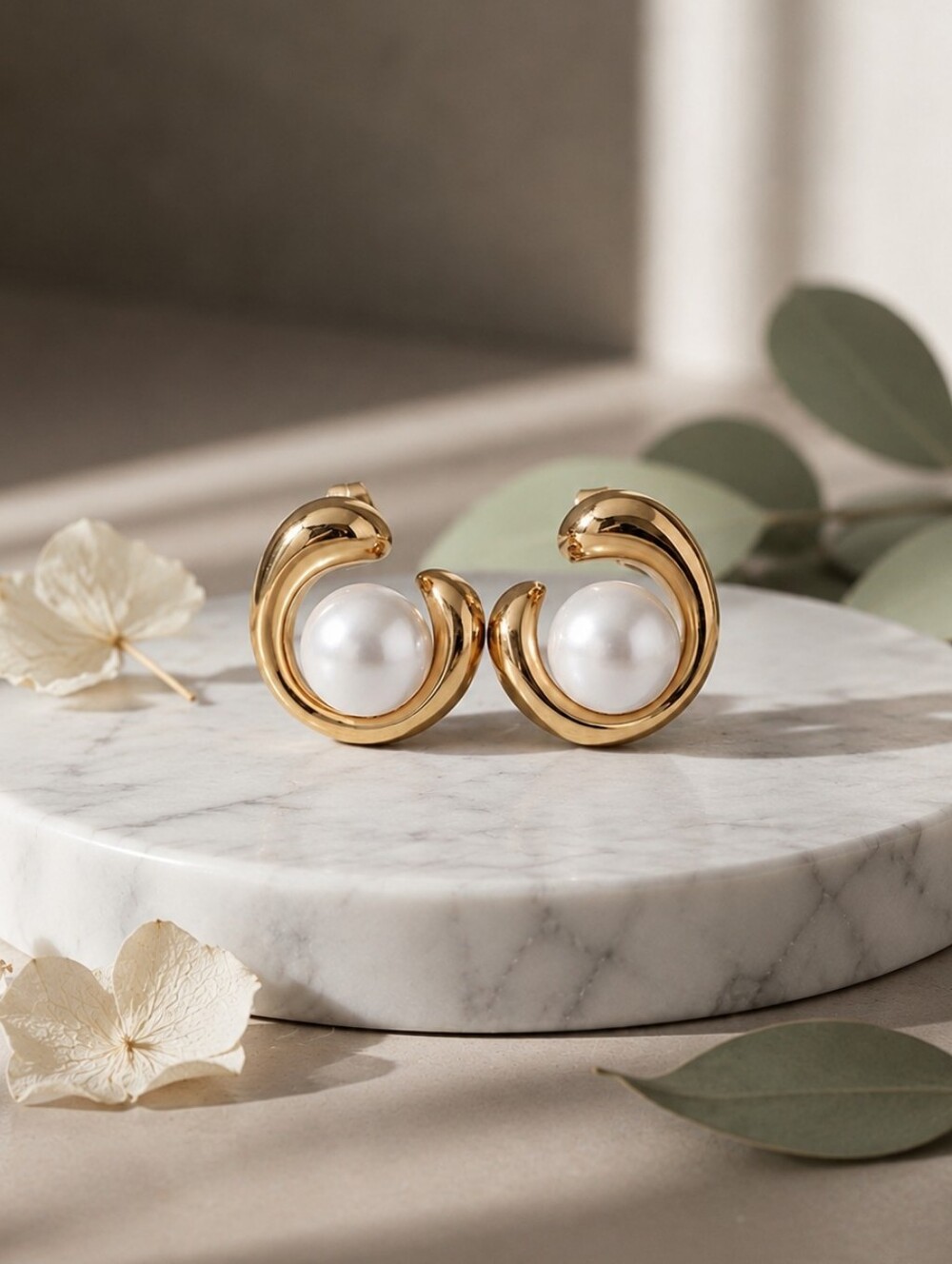 18K Gold Plated Pearl Swirl Stud Earrings Sculptural Old Money Clean Girl Modern